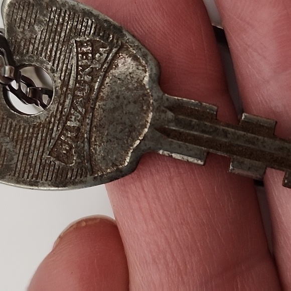 Vintage Lot of Skeleton Keys 8 Count - Picture 5 of 8